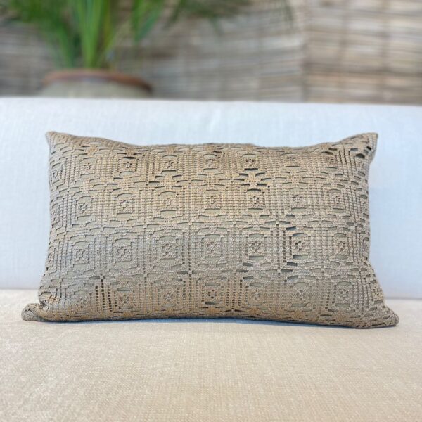 ALMOFADA LOMBAR LUXO CAMURCA E VERSO DEL RUIZ DOURADO 32X52