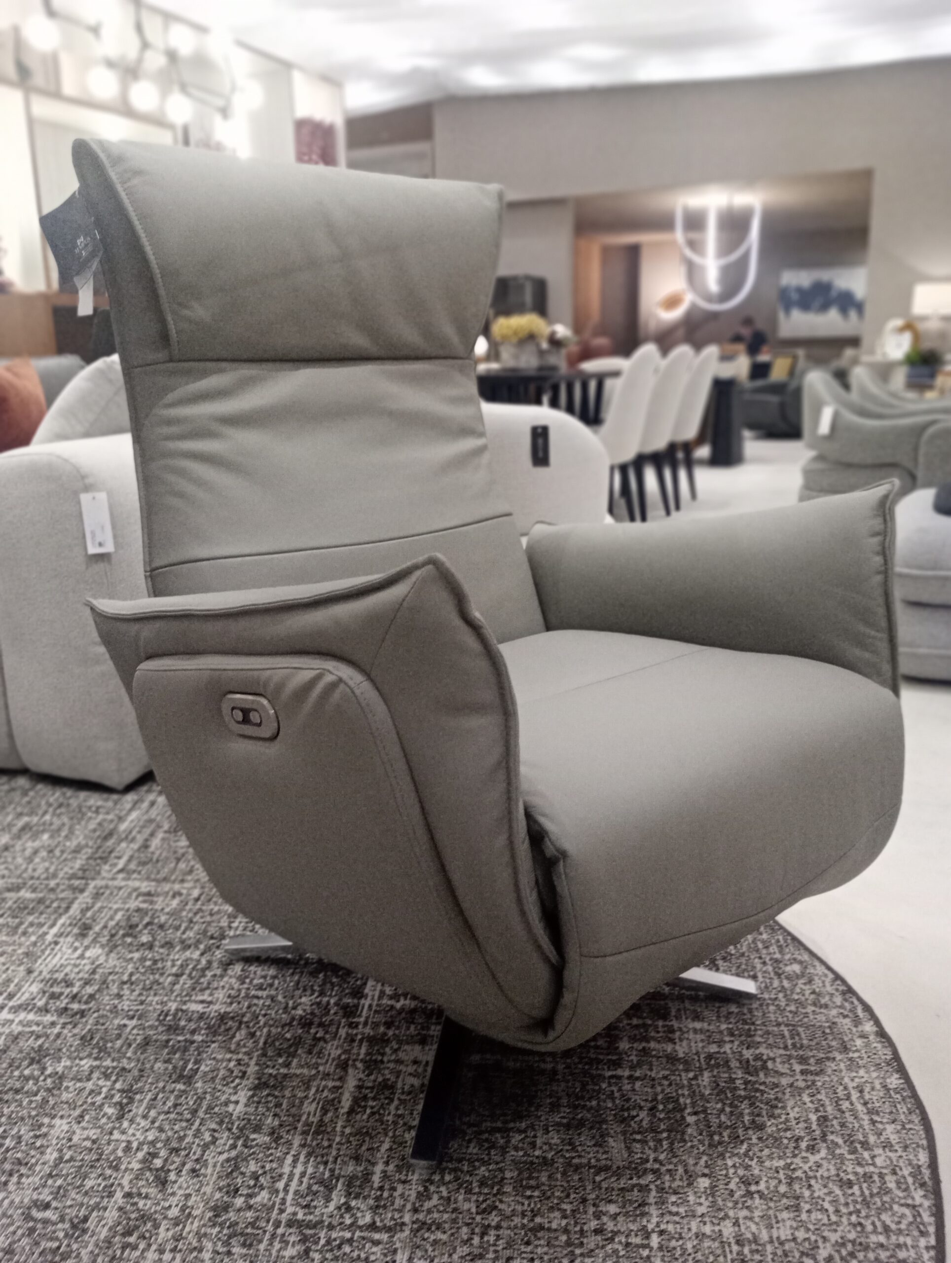 original.jpeg POLTRONA LARA AUTOMÁTICA EM COURO BAMBU - Imagem 1