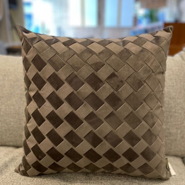 ALMOFADA EM VELUDO CINZA TRANCADA