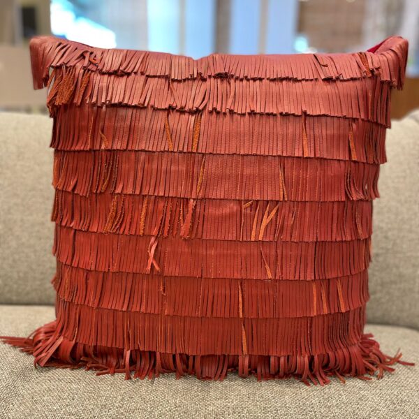 ALMOFADA COURO NATURAL VERMELHO TRESSE MOD1 52X52