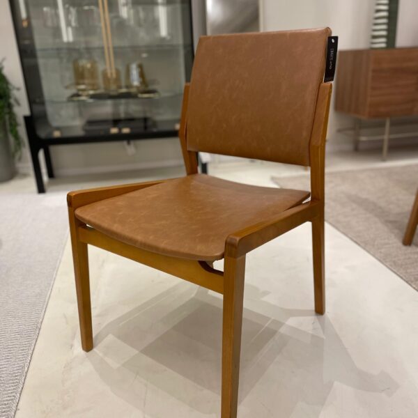 CADEIRA NORIN BASE FREIJO TEC T30 RECOURO CARAMELO 55X58X86