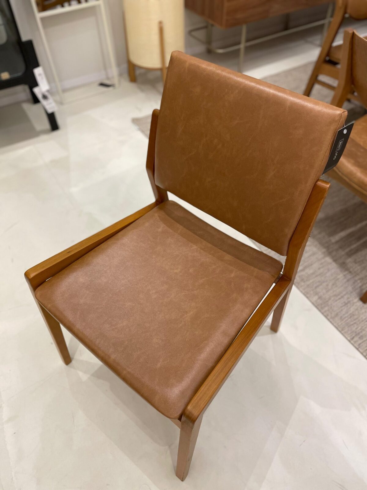 CADEIRA NORIN BASE FREIJO TEC T30 RECOURO CARAMELO 55X58X86 - Imagem 2