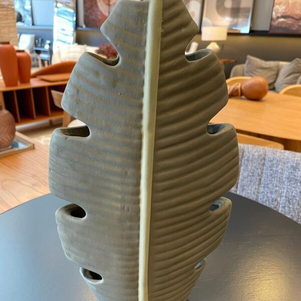 ESCULTURA CERAM. FOLHA VERDE MUSGO