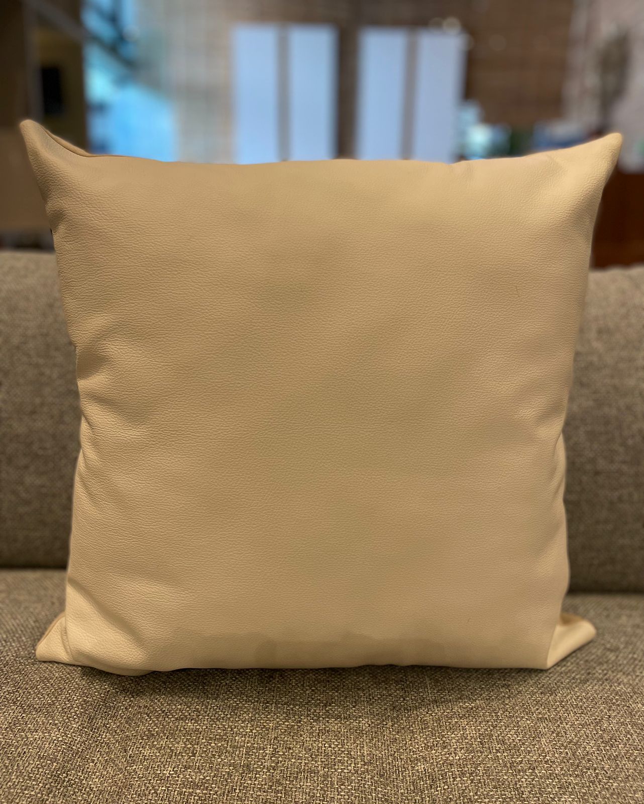 original.jpeg ALMOFADA COURO NATURAL GELO LISA 52X52 - Imagem 1
