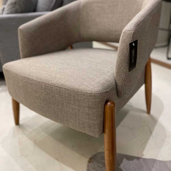 POLTRONA BIA BASE MADEIRA TEC115  70X80X75