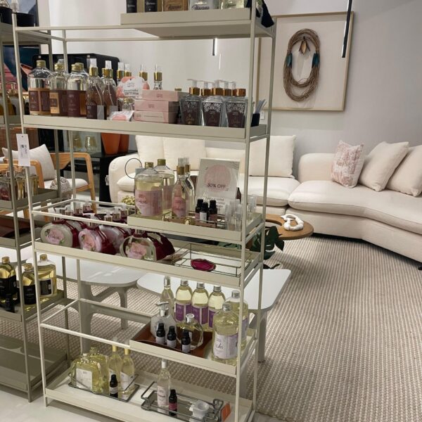 ESTANTE WIRE CHAPA COR TAUPE 152X85X27