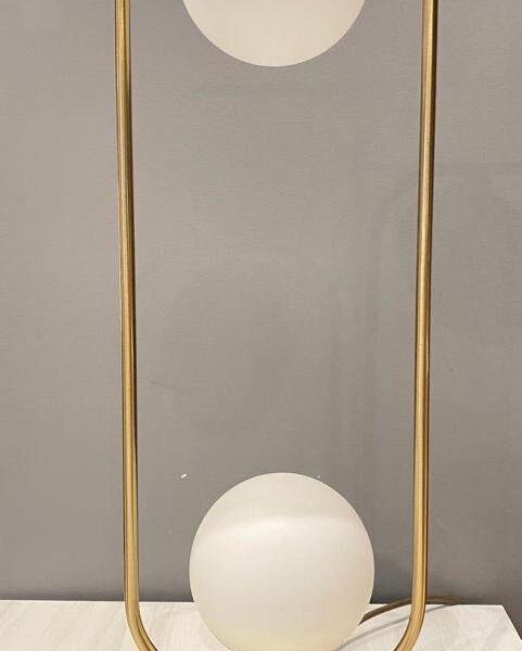 ABAJUR HASTE DOURADA ESFERA LEITOSA  22X50 2G9