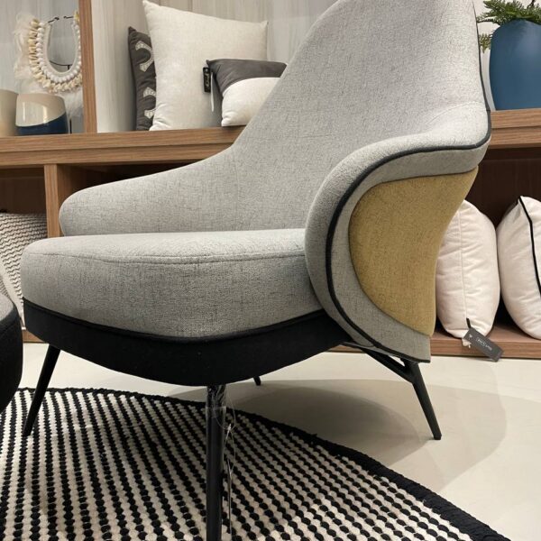 POLTRONA HARP EM FIBRA DE VIDRO