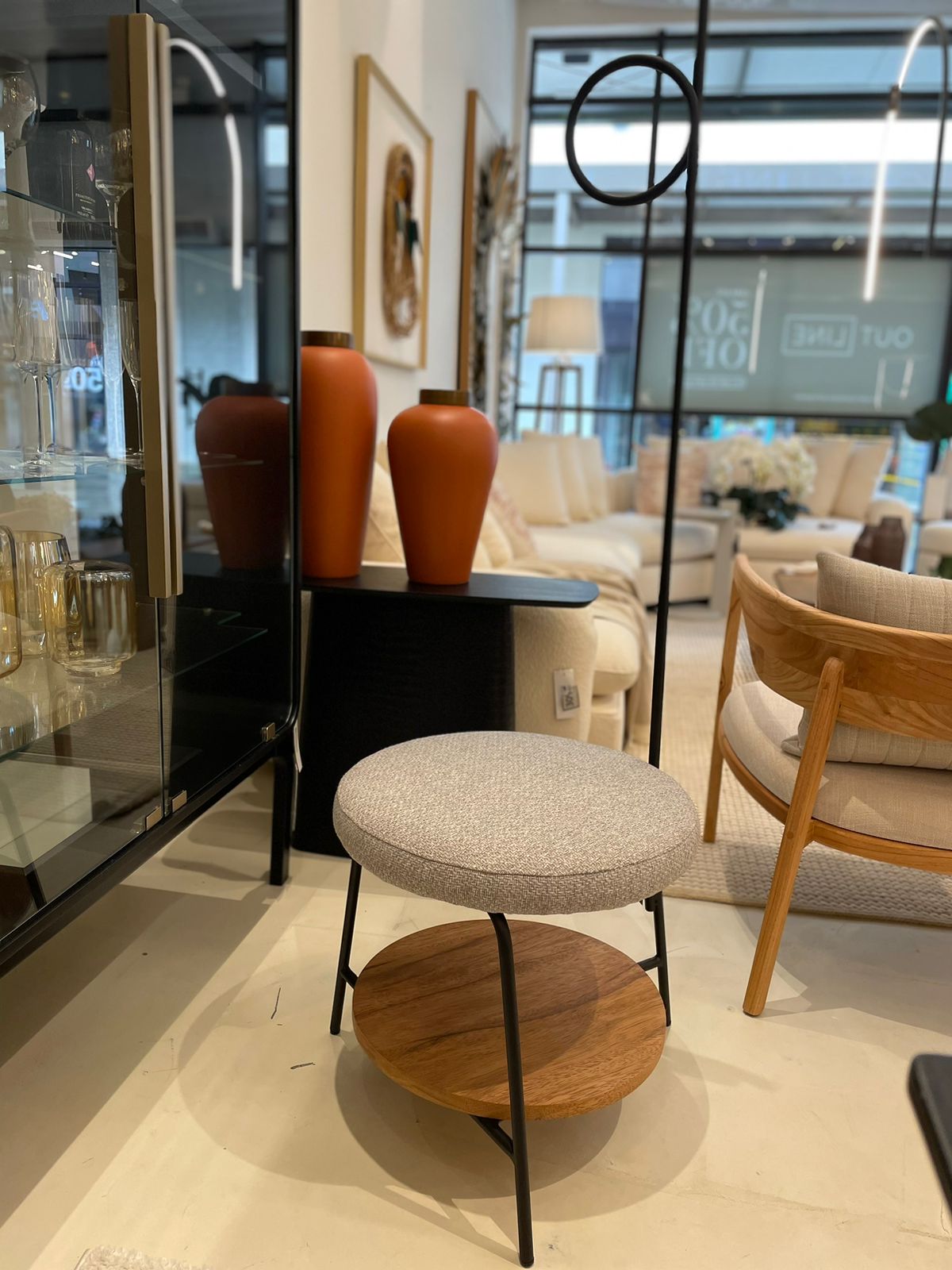 original.jpeg BANCO CABIDEIRO RODOPIO BASE PRETO TEC LINHO CINZA 136X60X45 - Imagem 1