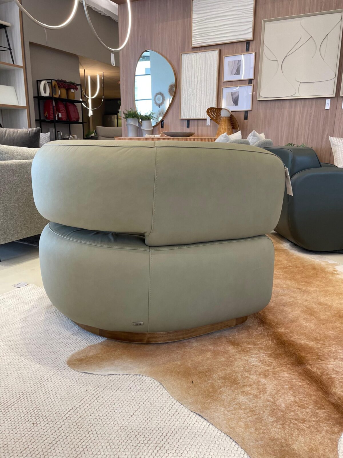 POLTRONA DALET COURO CAATINGAVERDE OLIVA 3385 95X90X75 - Imagem 2