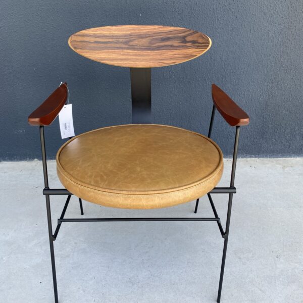 CADEIRA SODDY - PRETA MTX - ENCOSTO 333 - BRACO 429 - COURO CAMEL