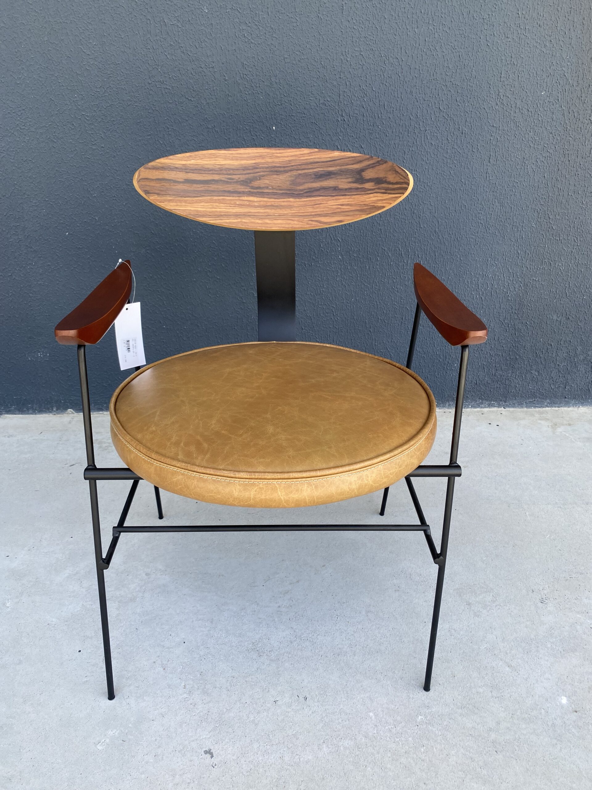 original.jpeg CADEIRA SODDY - PRETA MTX - ENCOSTO 333 - BRACO 429 - COURO CAMEL - Imagem 1