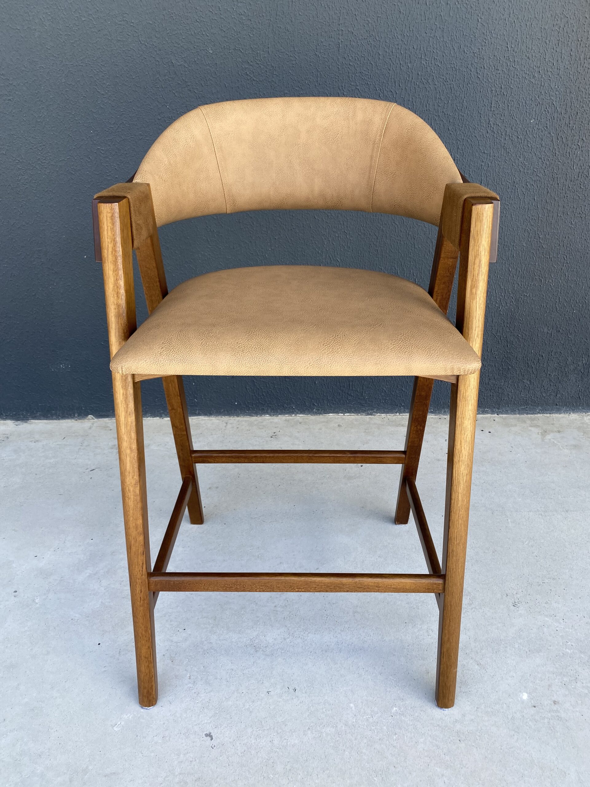 original.jpeg BANQUETA CORDA BASE IMBUIA TEC K564 CORDA MARROM 58X47X95 - Imagem 1