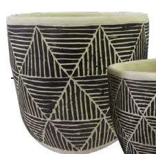 CACHEPOTS DE CIMENTO PRETO E BRANCO