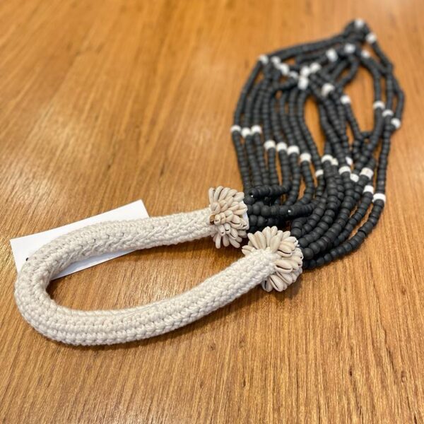 COLAR DE MESA 60CM MICANSAS PT/CONCHA BEGE