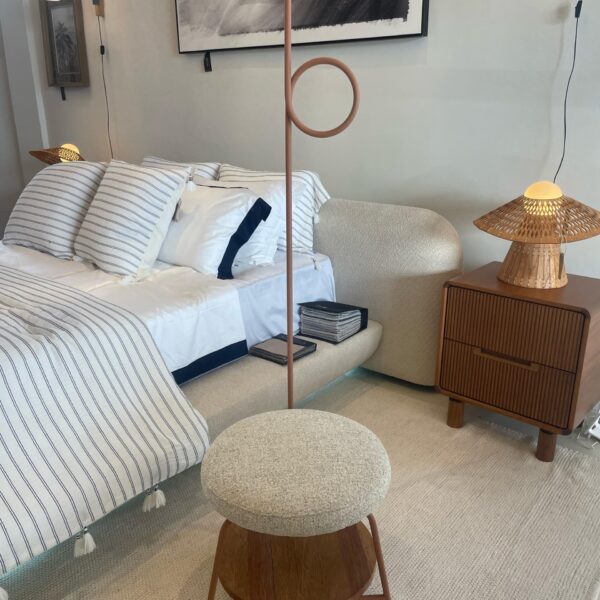 BANCO CABIDEIRO RODOPIO BASE TERRACOTA TEC LINHO 136X60X45