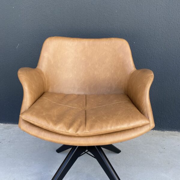 POLTRONA ESTELA BASE GIRA PRETO TEC K563