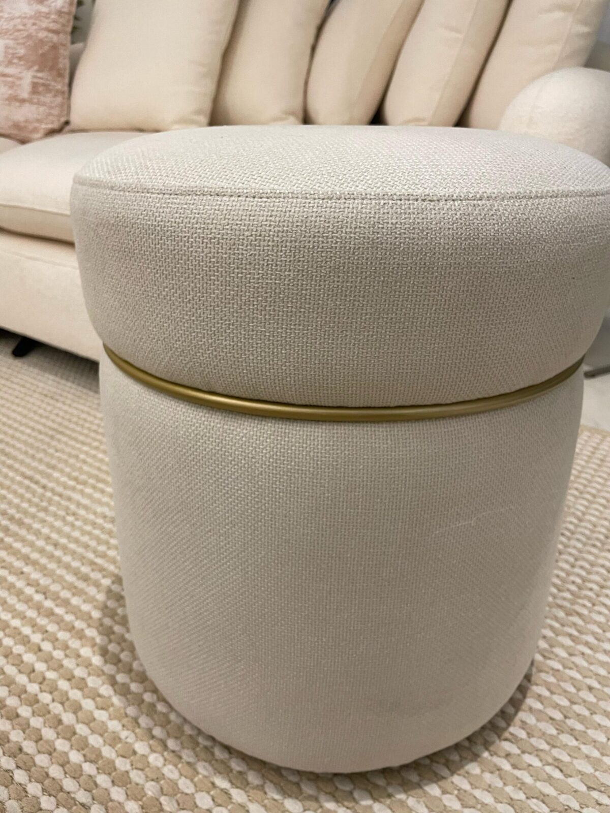 PUFF AUREA D42 BASE GOLDEN SAND TEC 1038 VIENA 05 - Imagem 2