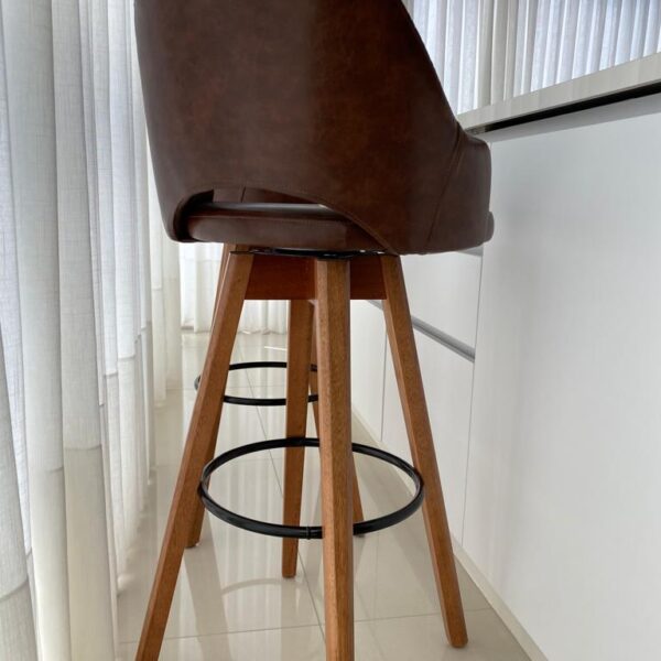BANQUETA 73 ALTA BASE CASTANHO GIRATORIA EM TEC C127
