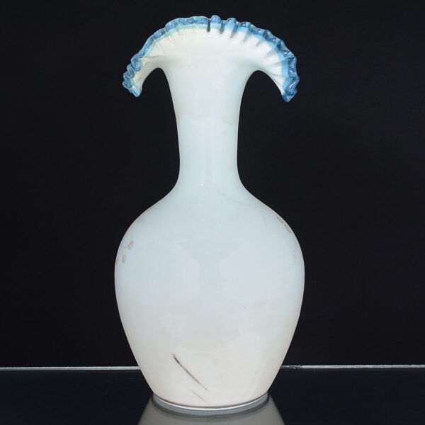 VASO EM VIDRO BRANCO LEITOSO