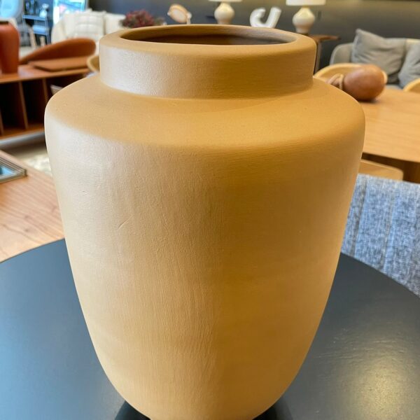 VASO CERAM. URNA CARAMELO