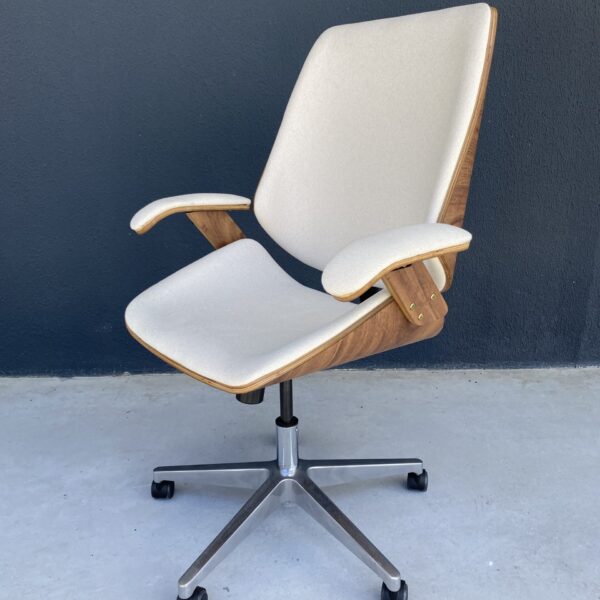 JOCASTA DIRETOR FRENTE TEC 1768-02 COSTAS FORMICA IMBUIA      BASE NEW ALUMINIO