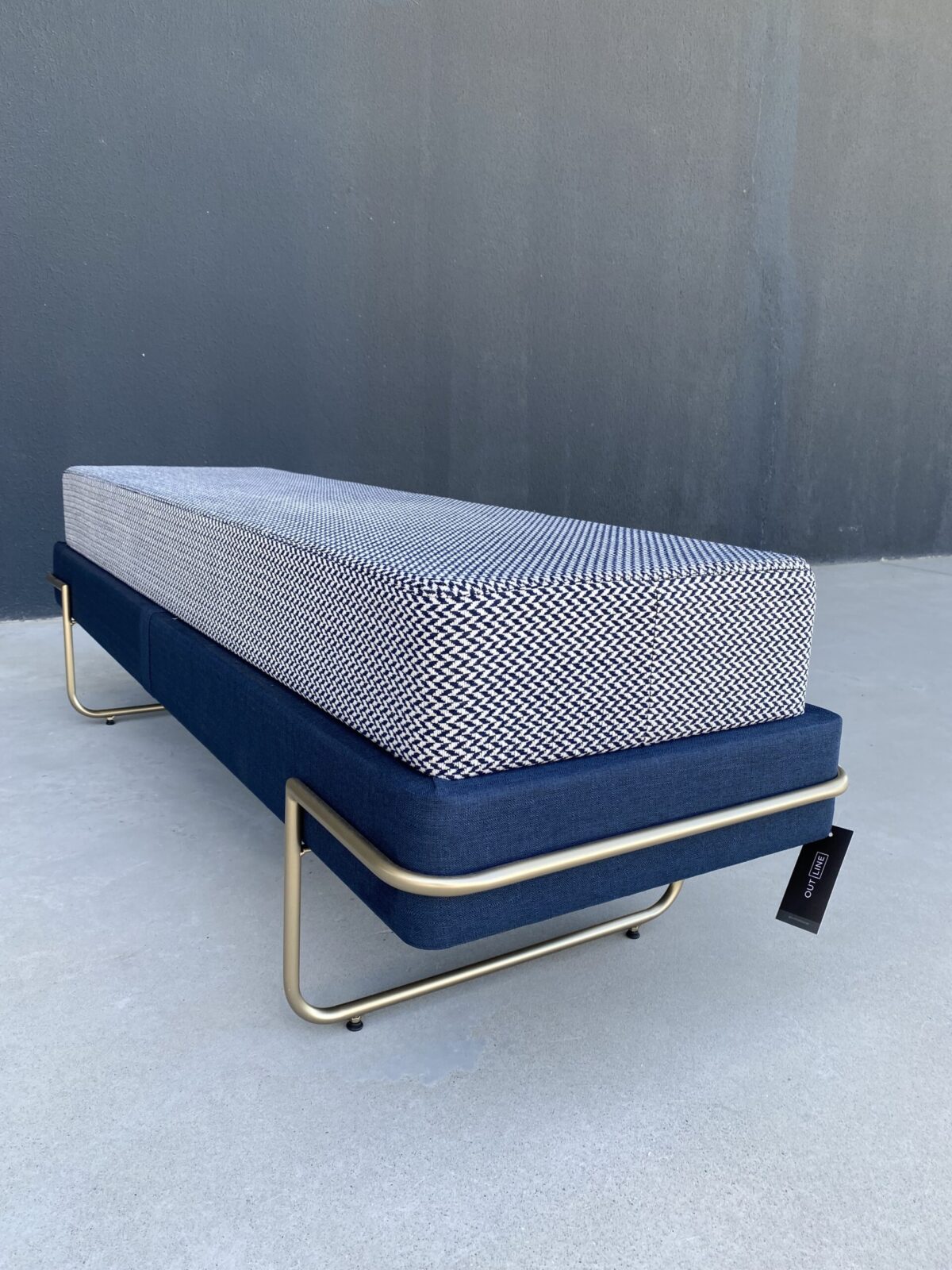 BANCO CURVE OURO ASSENTO T2033 BASE T2034 163X54X48 - Imagem 2