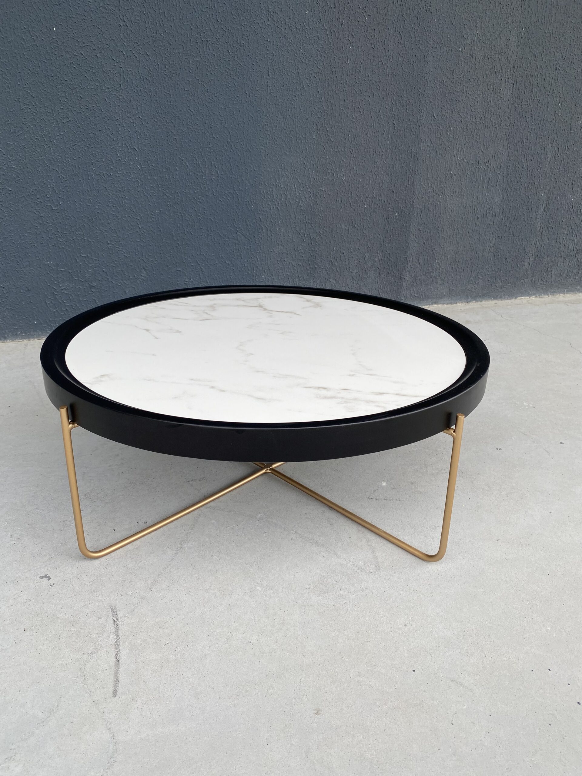 original-132.jpeg MESA CENTRO GAIA BASE DOU TAMP/PRETO PORCELANATO 70X70X28 - Imagem 1