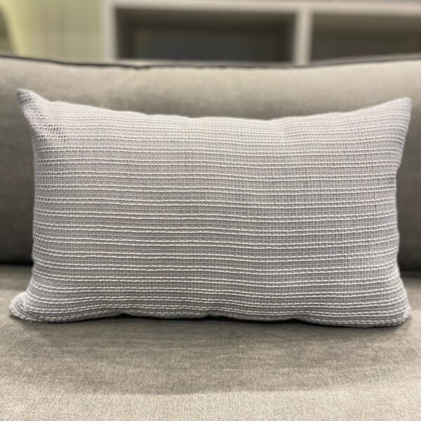 ALMOFADA LOMBAR CINZA E BRANCOVERSO VELUDO CINZA 32X52