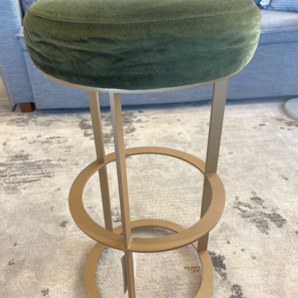 BANQUETA PARIS BASE ACO DOURADO ASSENTO DE VELUDO VER  36X68