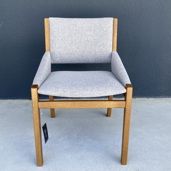 CADEIRA TRENA BASE AMENDOA  TEC H73 52X56X80