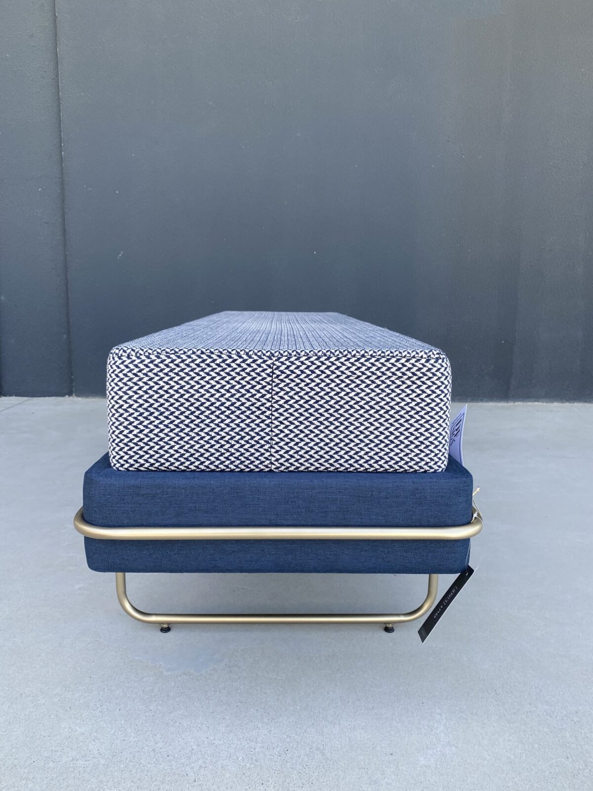 BANCO CURVE OURO ASSENTO T2033 BASE T2034 163X54X48 - Imagem 4