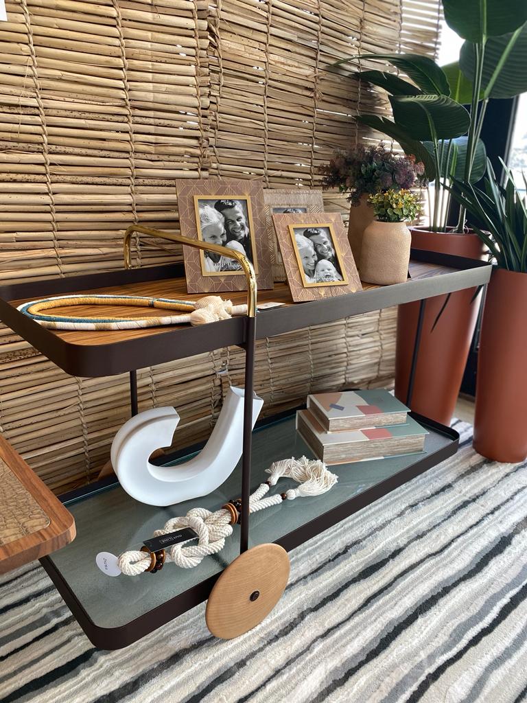 original-346.jpeg CARRINHO CHA GRANDE OGGI LAM. PAU FERRO - DET. LATAO - NATURAL MOORA - Imagem 1