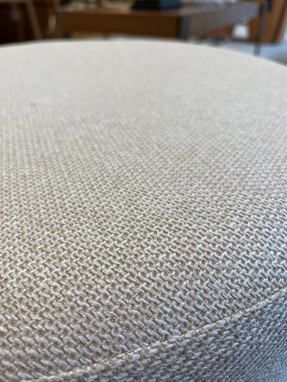 PUFF ERIN PREMIUM LINHO BEGE TEC C307 45X45X32 - Imagem 2