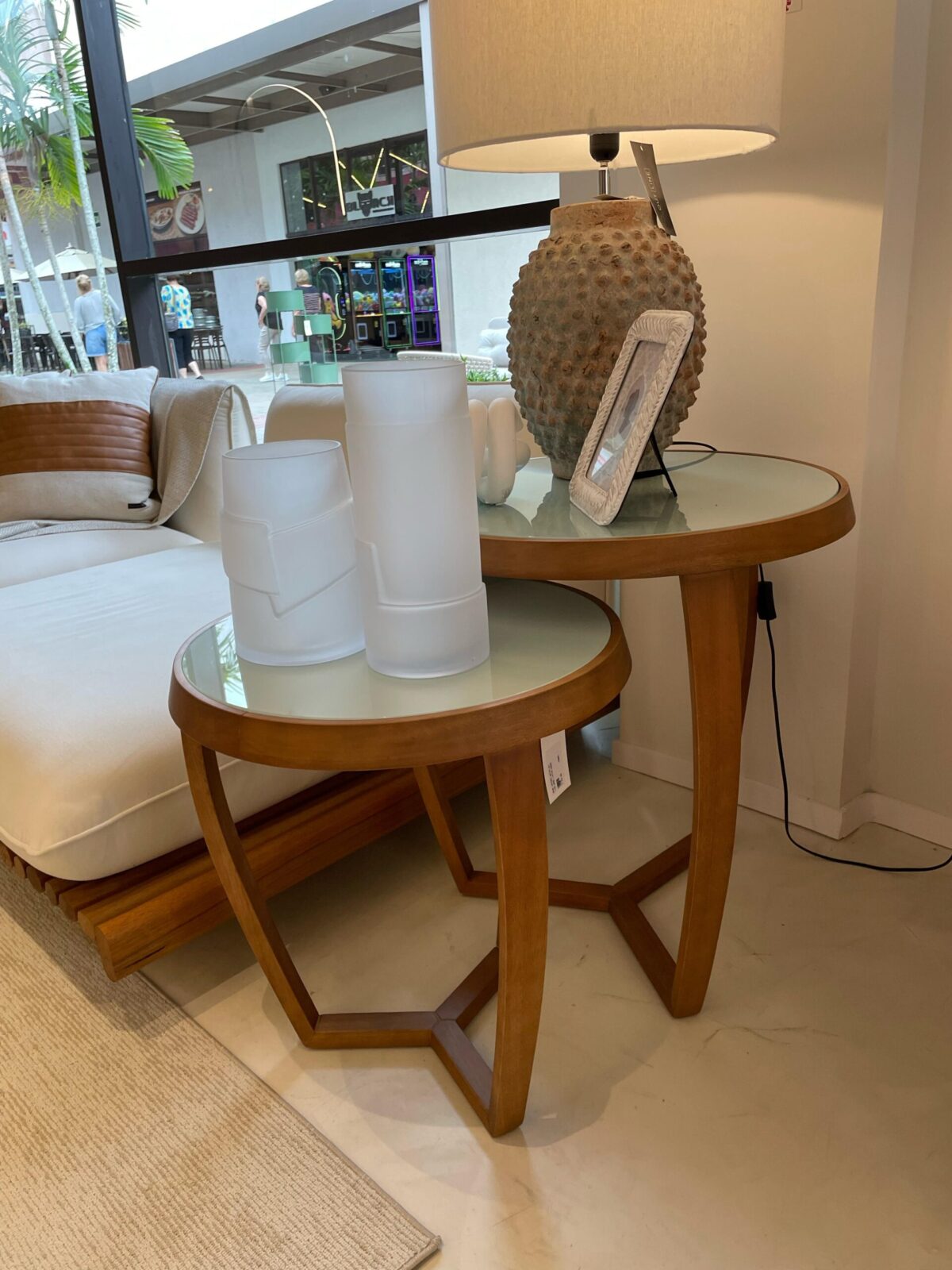 MESA LATERAL ALTA CELINE BASE LYPTUS CARAMELO TP BR D63X64 - Imagem 2