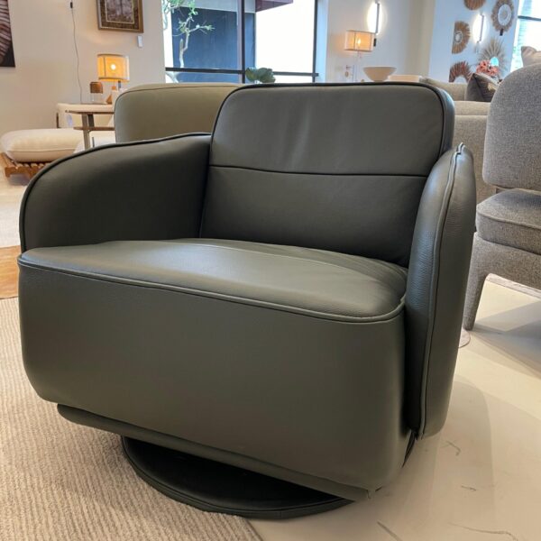 POLTRONA DE BALACO GIRATORIA CAJU COURO GRANO OLIVA 75X90X70