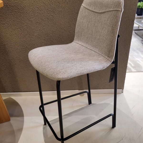 BANQUETA 72 BAIXA BASE PT TECIDO C266