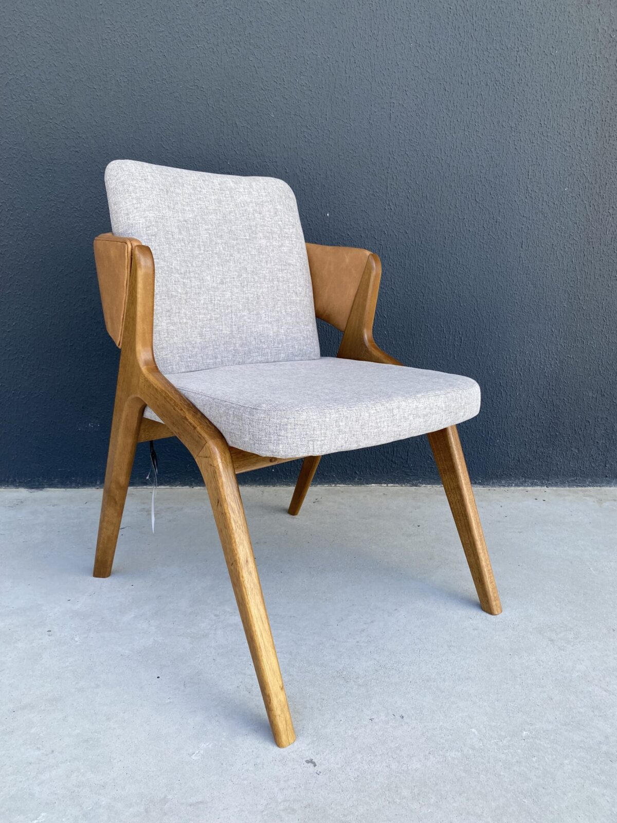 CADEIRA VERSA BASE AMENDOA /FRENTE TEC H73/COSTAS TEC K563 - Imagem 3