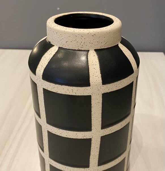 VASO DE CERAMICA GEOMETRICOS PRETO E BRANCO
