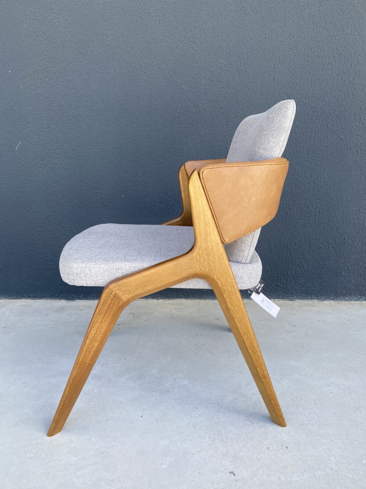 CADEIRA VERSA BASE AMENDOA /FRENTE TEC H73/COSTAS TEC K563 - Imagem 4