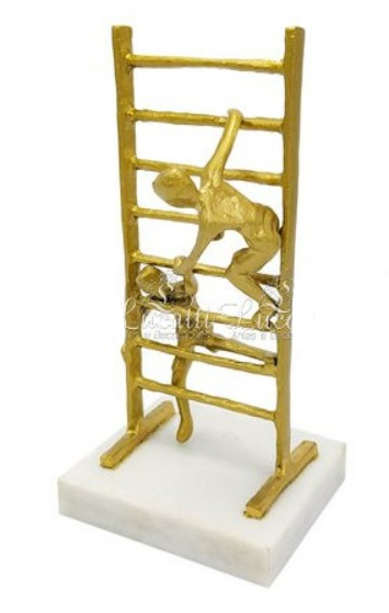 ESCULTURA EM FERRO DOURADO MARMORE DUPLA DE ESCADA