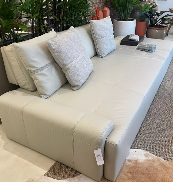 ESTOFADO KADOSH 3,30M COURO OFF WHIITE