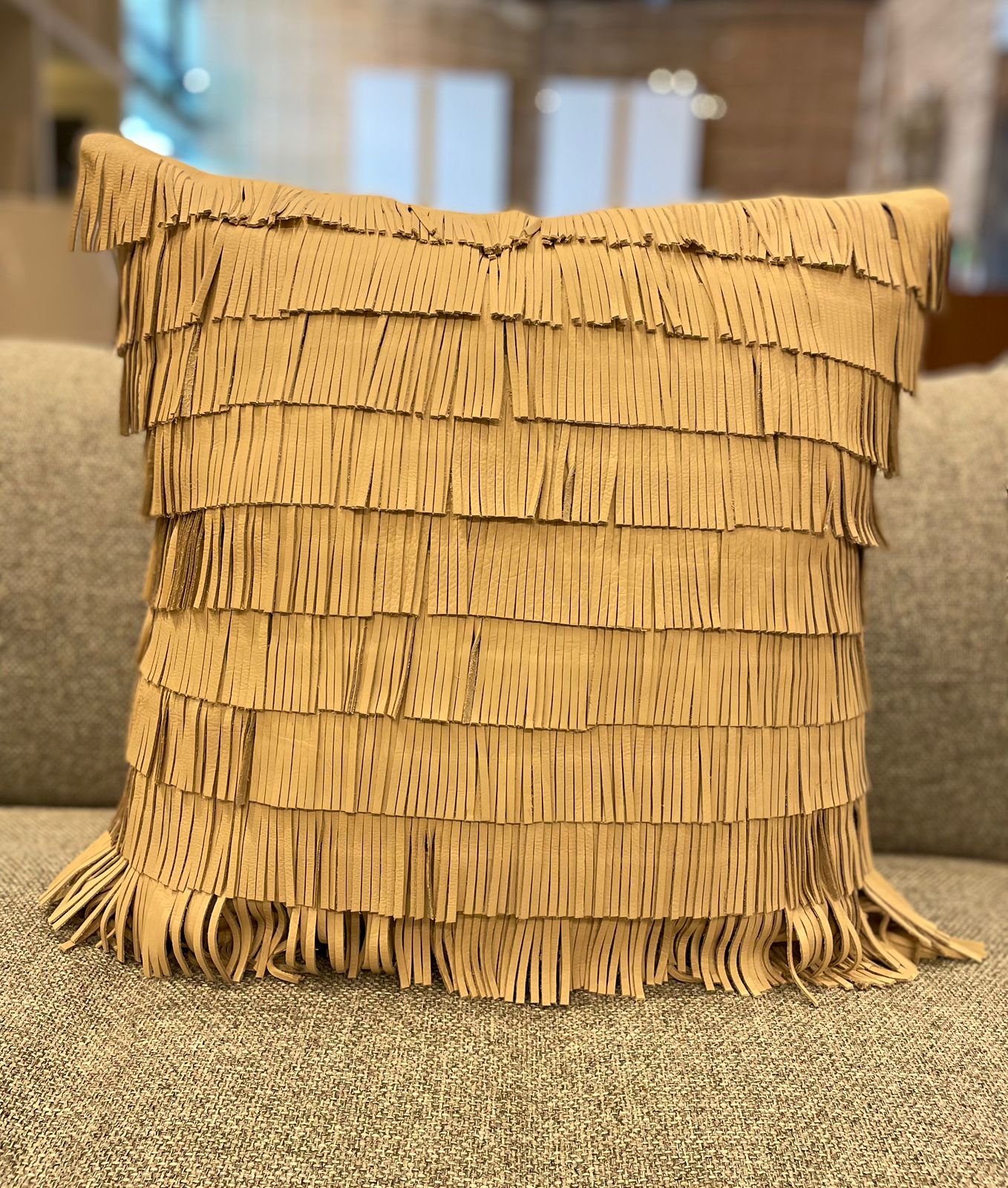 original-484.jpeg ALMOFADA COURO NATURAL TRESSE MOD 1 - Imagem 1