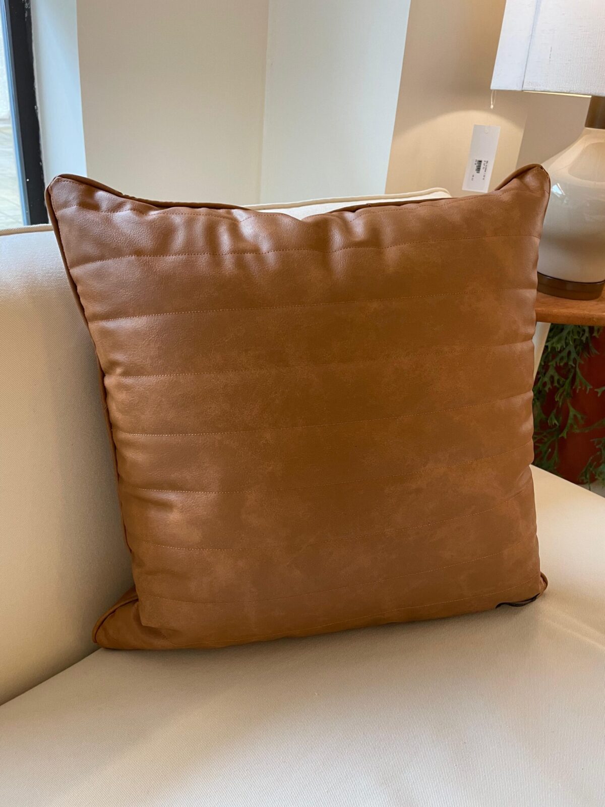 ALMOFADA COURO CARAMELO 50X50 REF 3301 - Imagem 2