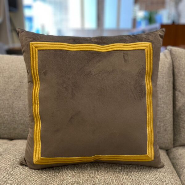 ALMOFADA EM VEL CINZA C/BORDADO EVA