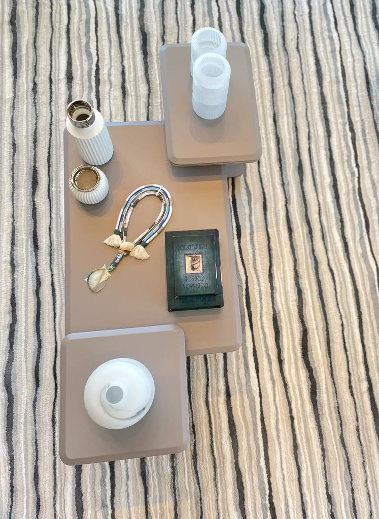 original-550.jpeg CONJUNTO DE MESAS DE CENTRO SALGUEIRO CARIBOU E DOURADO - Imagem 1