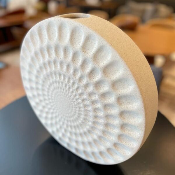 ESCULTURA CERAM. MANDALA BRANCA