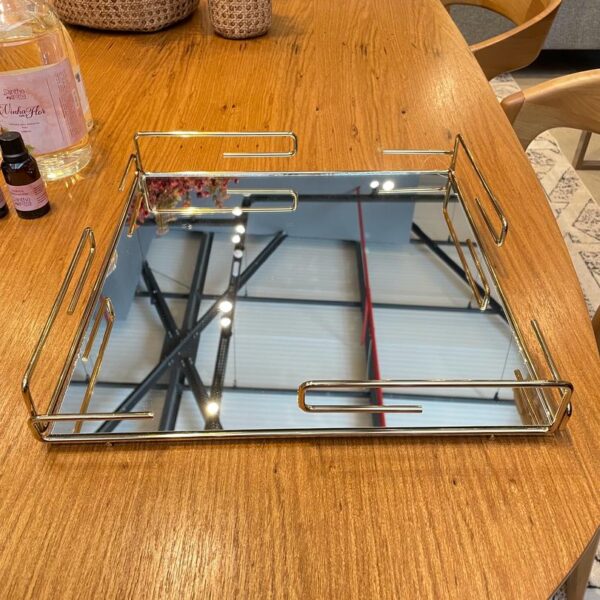 BANDEJA GRETHA - 35,5 X 35,5 CM - DOURADA