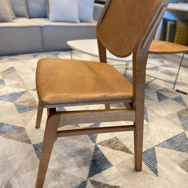 CADEIRA SULY BASE TAUARI COR NOGEIRA COURO CAMEL 49X52X79