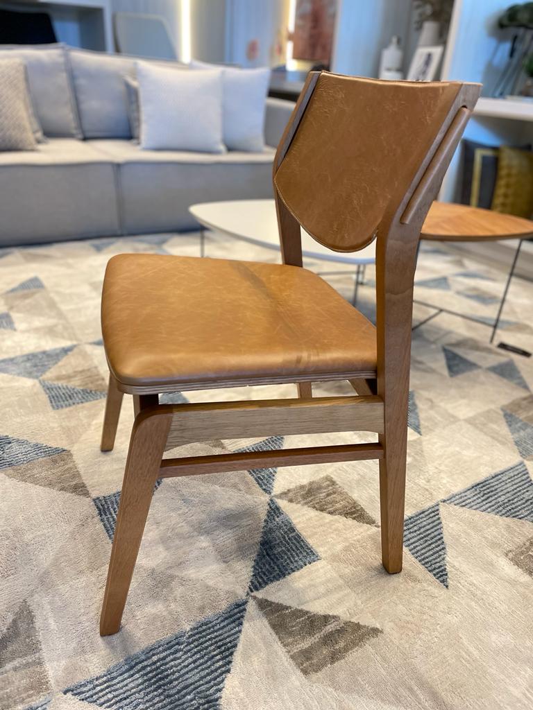 original-596.jpeg CADEIRA SULY BASE TAUARI COR NOGEIRA COURO CAMEL 49X52X79 - Imagem 1